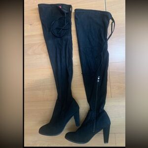 Sleek Black Over-the-Knee Boots